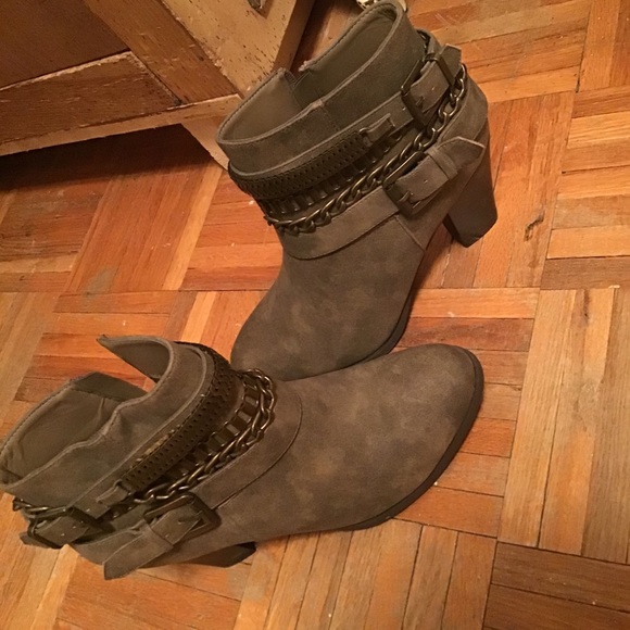 Braelyn JustFab Ankle Boots - Picture 2 of 6